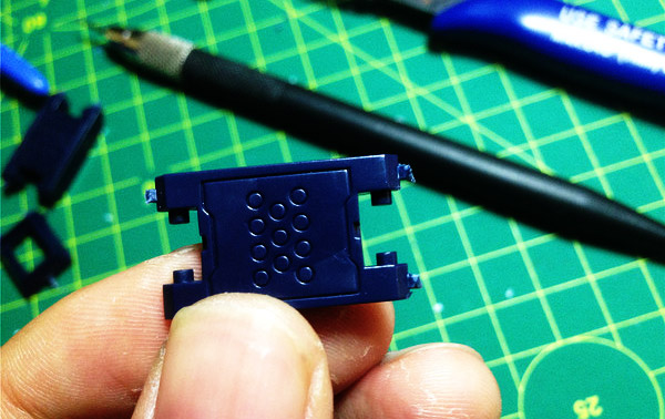 未處理的塑料水口 為什么要用激光切割水口?(圖1)